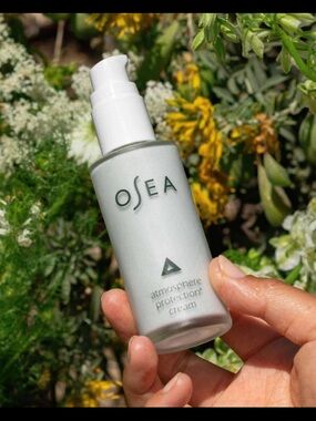 Sea Atmosphere Protection Cream – White/Silver Pump Moisturizer